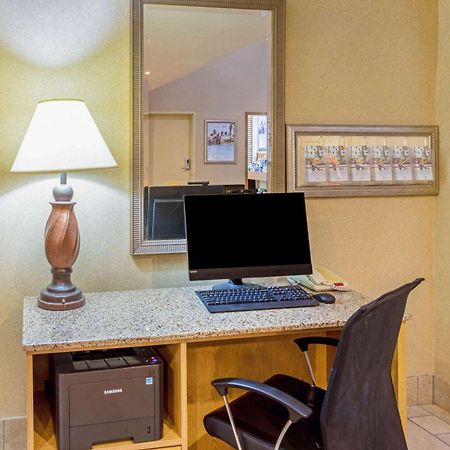 La Quinta By Wyndham Appleton College Avenue Hotel Bagian luar foto