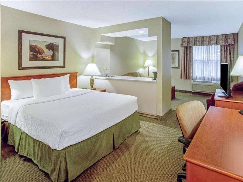 La Quinta By Wyndham Appleton College Avenue Hotel Bagian luar foto