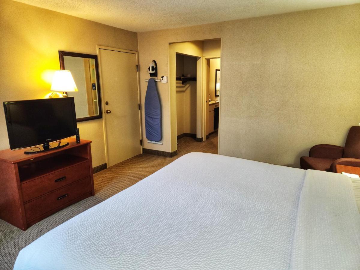 La Quinta By Wyndham Appleton College Avenue Hotel Bagian luar foto