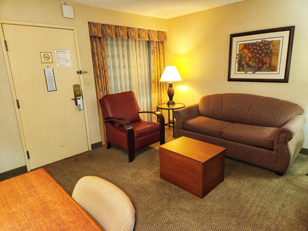 La Quinta By Wyndham Appleton College Avenue Hotel Bagian luar foto
