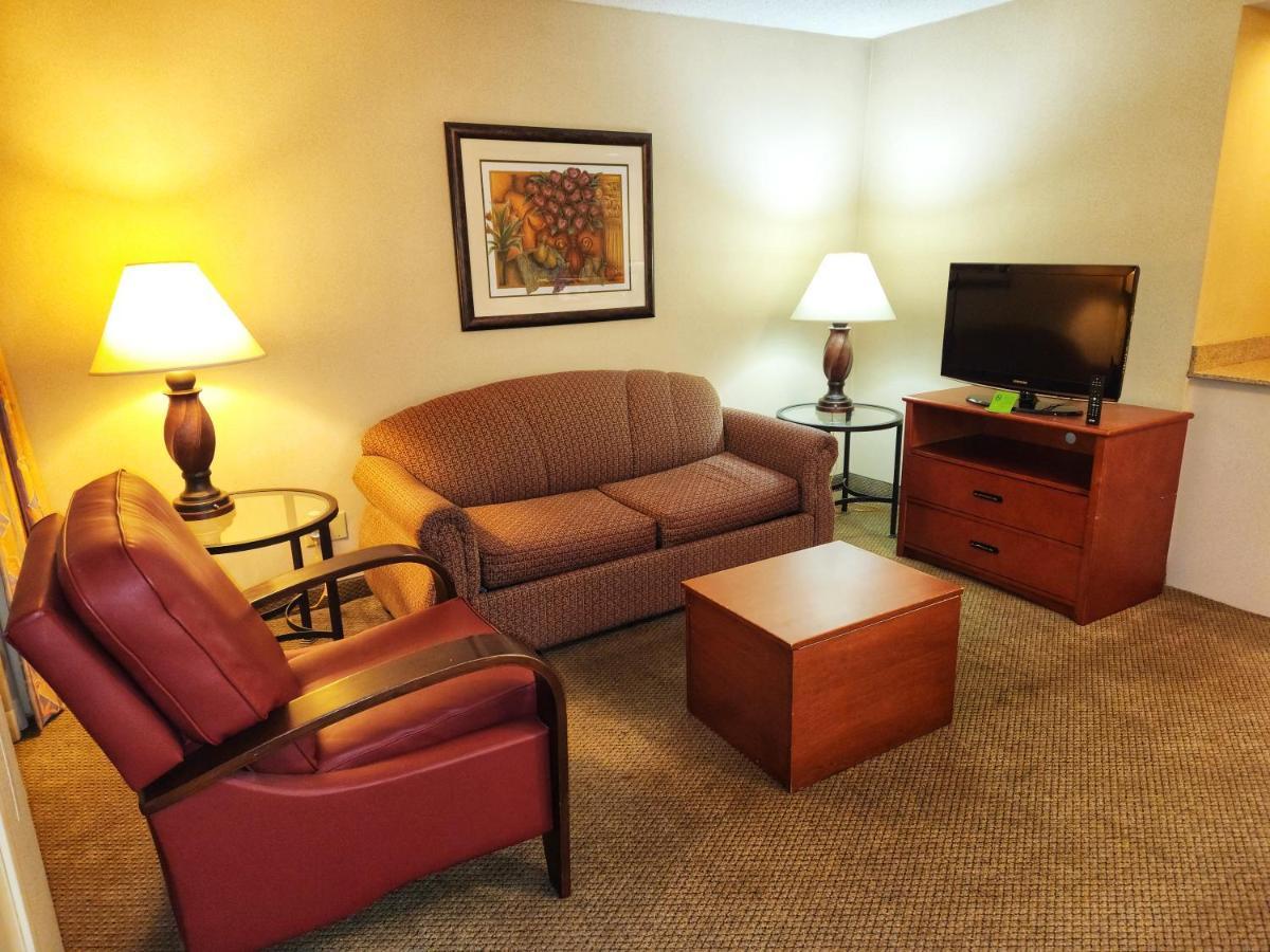 La Quinta By Wyndham Appleton College Avenue Hotel Bagian luar foto