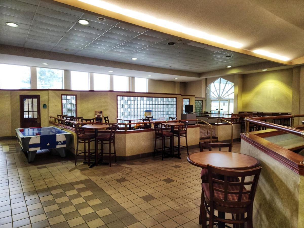 La Quinta By Wyndham Appleton College Avenue Hotel Bagian luar foto