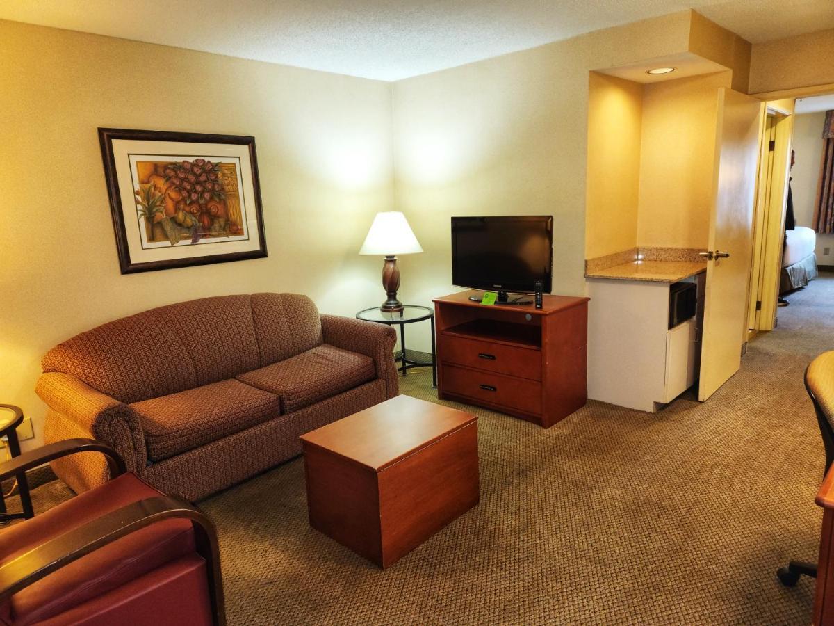La Quinta By Wyndham Appleton College Avenue Hotel Bagian luar foto