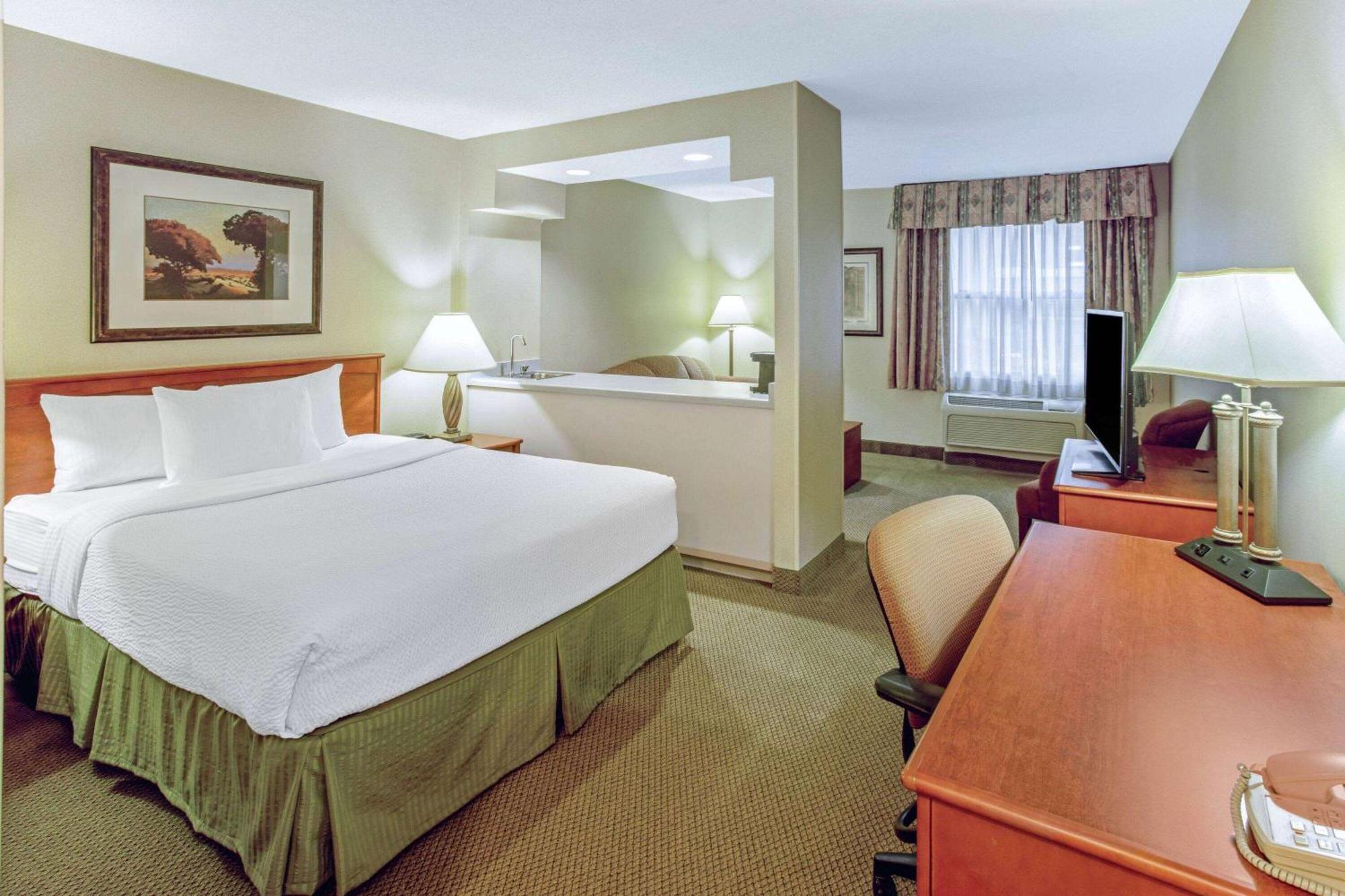 La Quinta By Wyndham Appleton College Avenue Hotel Bagian luar foto